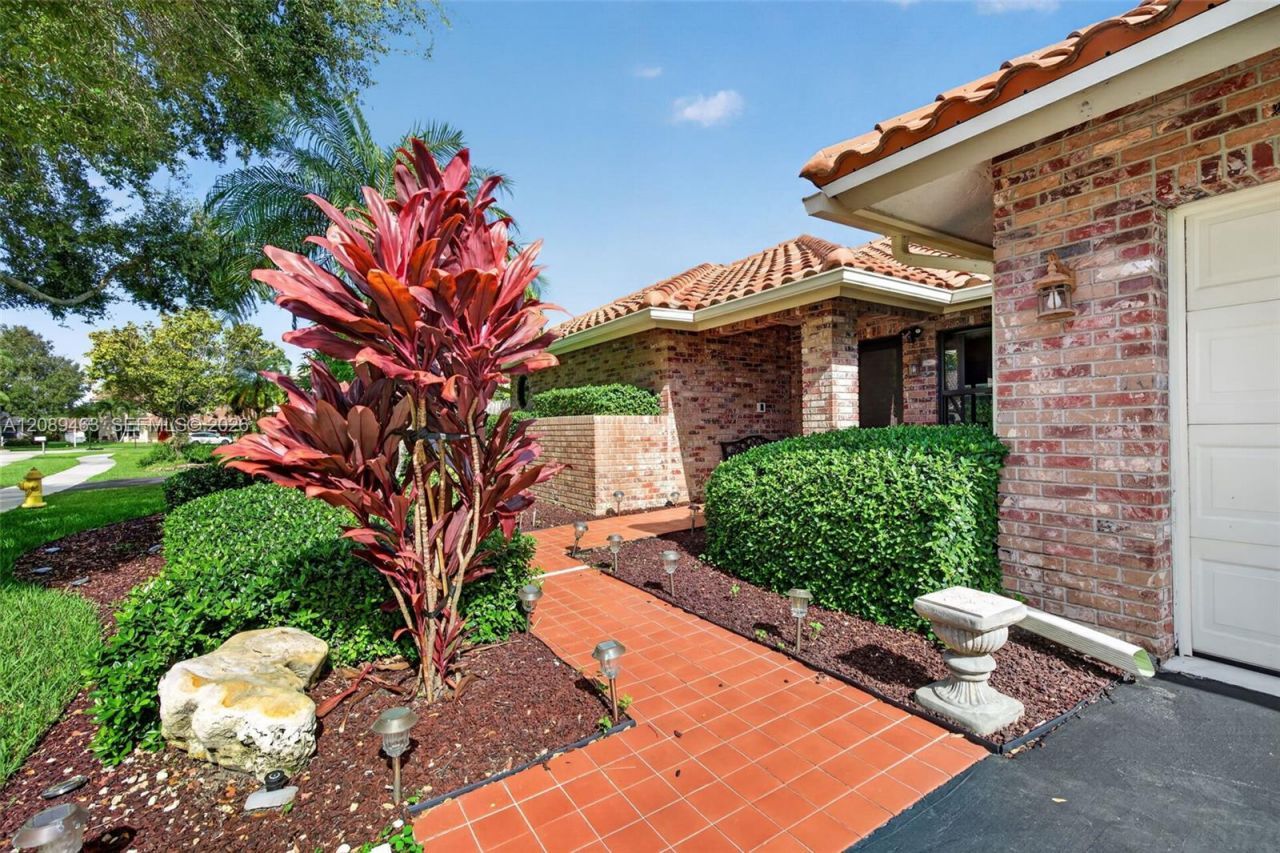 14481 Hickory Ct, Davie, FL 33325 Photo