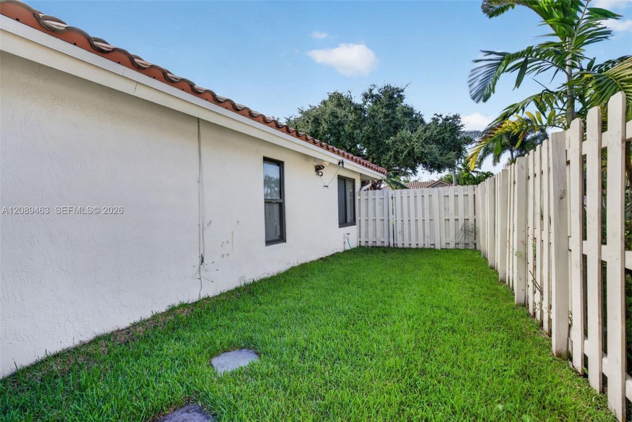 14481 Hickory Ct, Davie, FL 33325 Photo