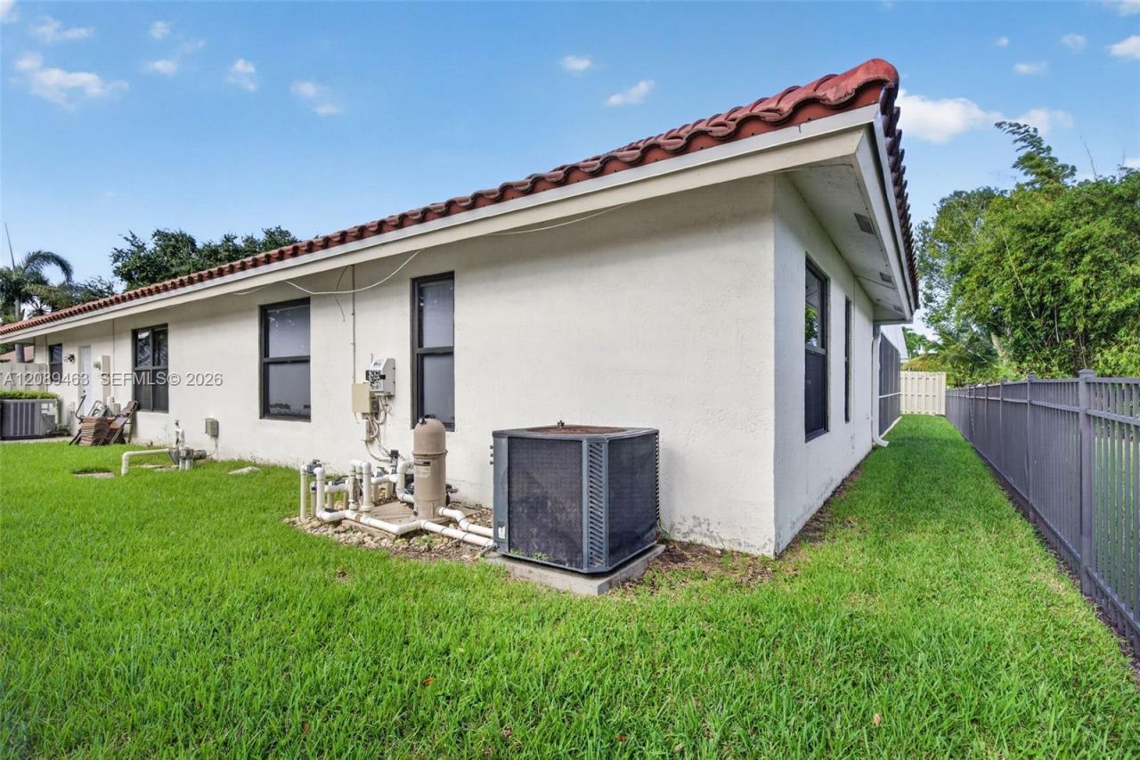 14481 Hickory Ct, Davie, FL 33325 Photo