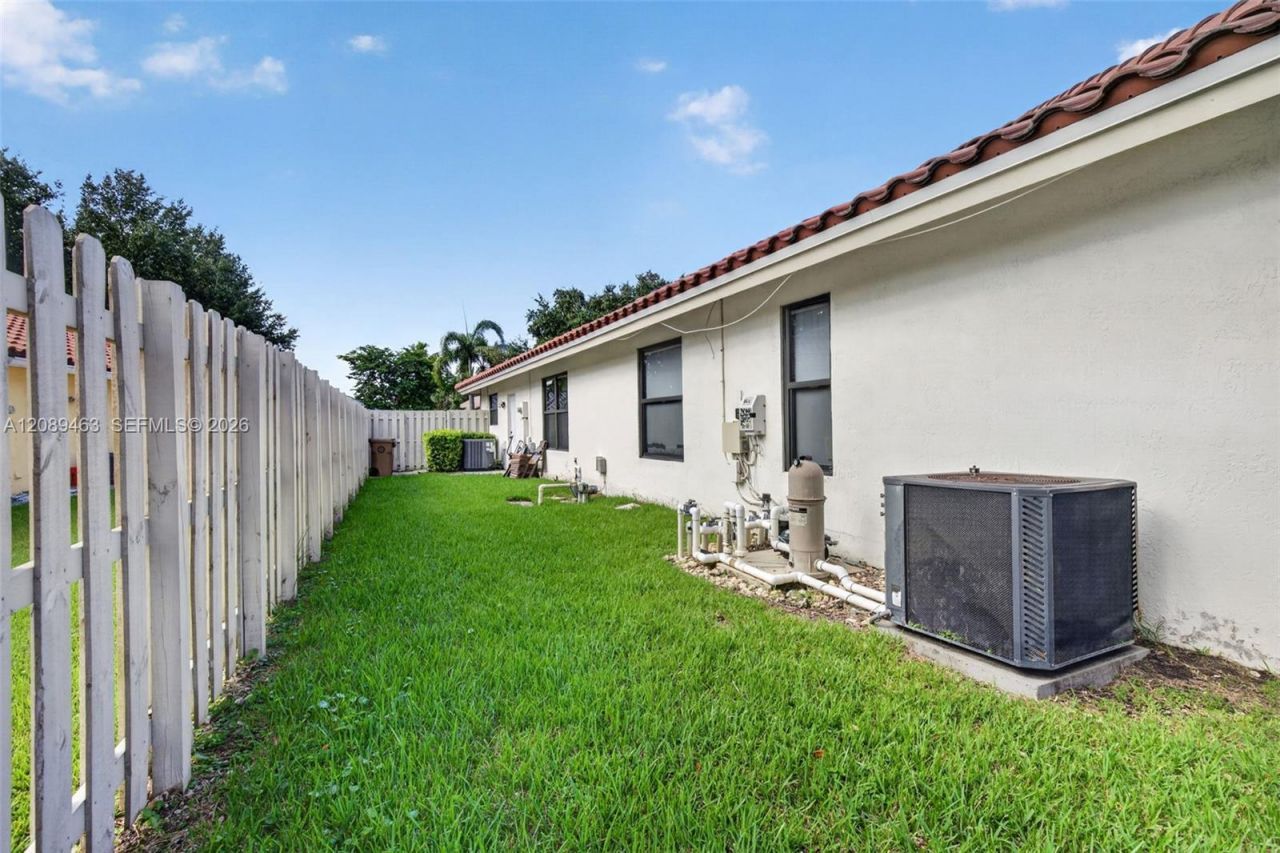 14481 Hickory Ct, Davie, FL 33325 Photo