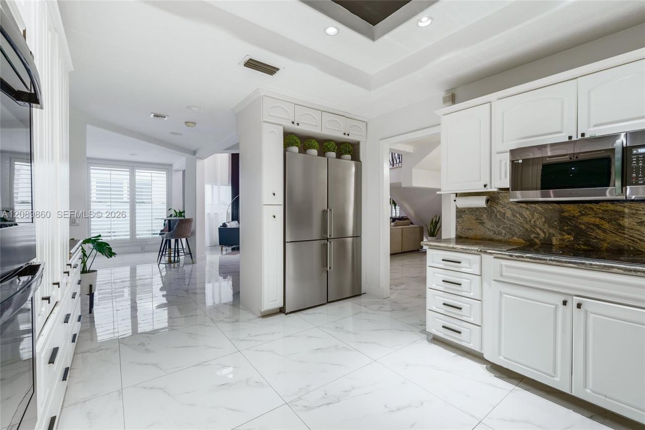 2740 SW 13th St , Miami, FL 33145 Photo