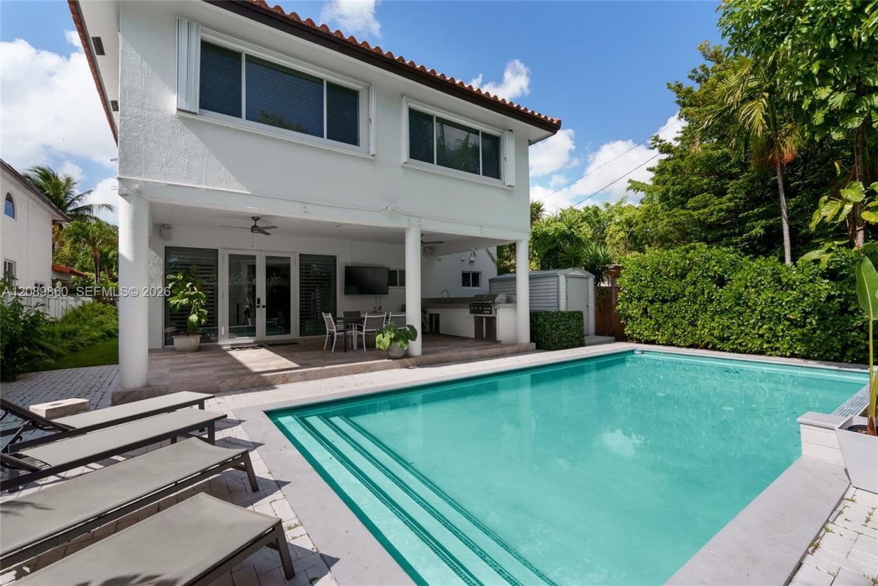 2740 SW 13th St , Miami, FL 33145 Photo