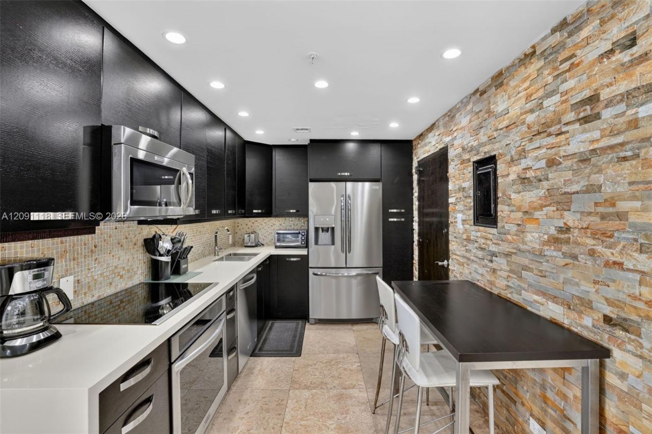 5601 Collins Ave, Unit 1716, Miami Beach, FL 33140 Photo
