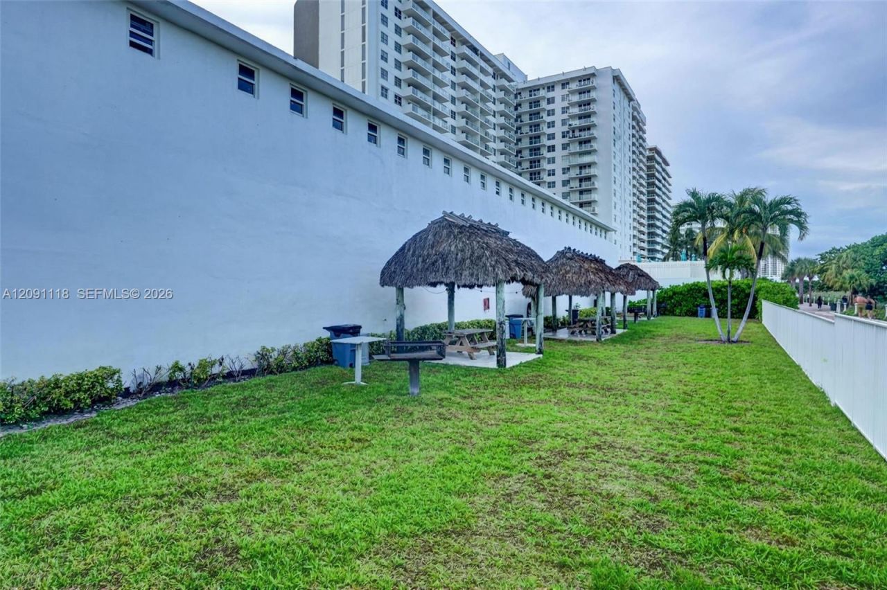 5601 Collins Ave, Unit 1716, Miami Beach, FL 33140 Photo