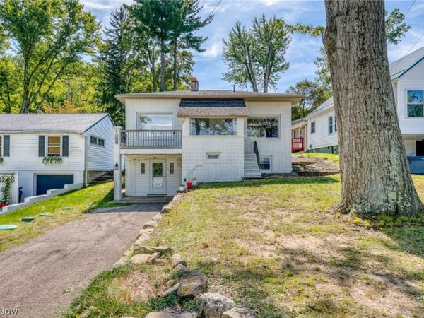 158 Oak Drive NW, North Canton, OH 44720