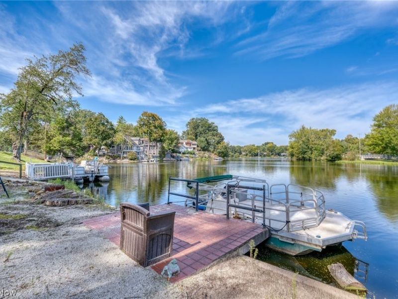 158 Oak Drive NW, North Canton, OH 44720 Photo 3