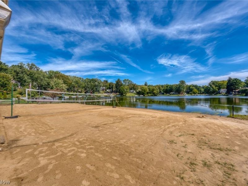 158 Oak Drive NW, North Canton, OH 44720 Photo 8