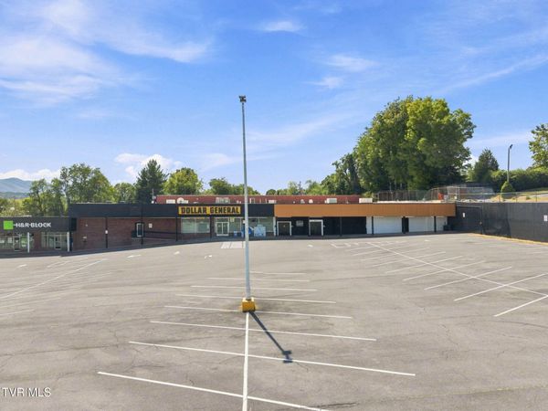 1121 North Roan Street, Johnson City, TN 37601