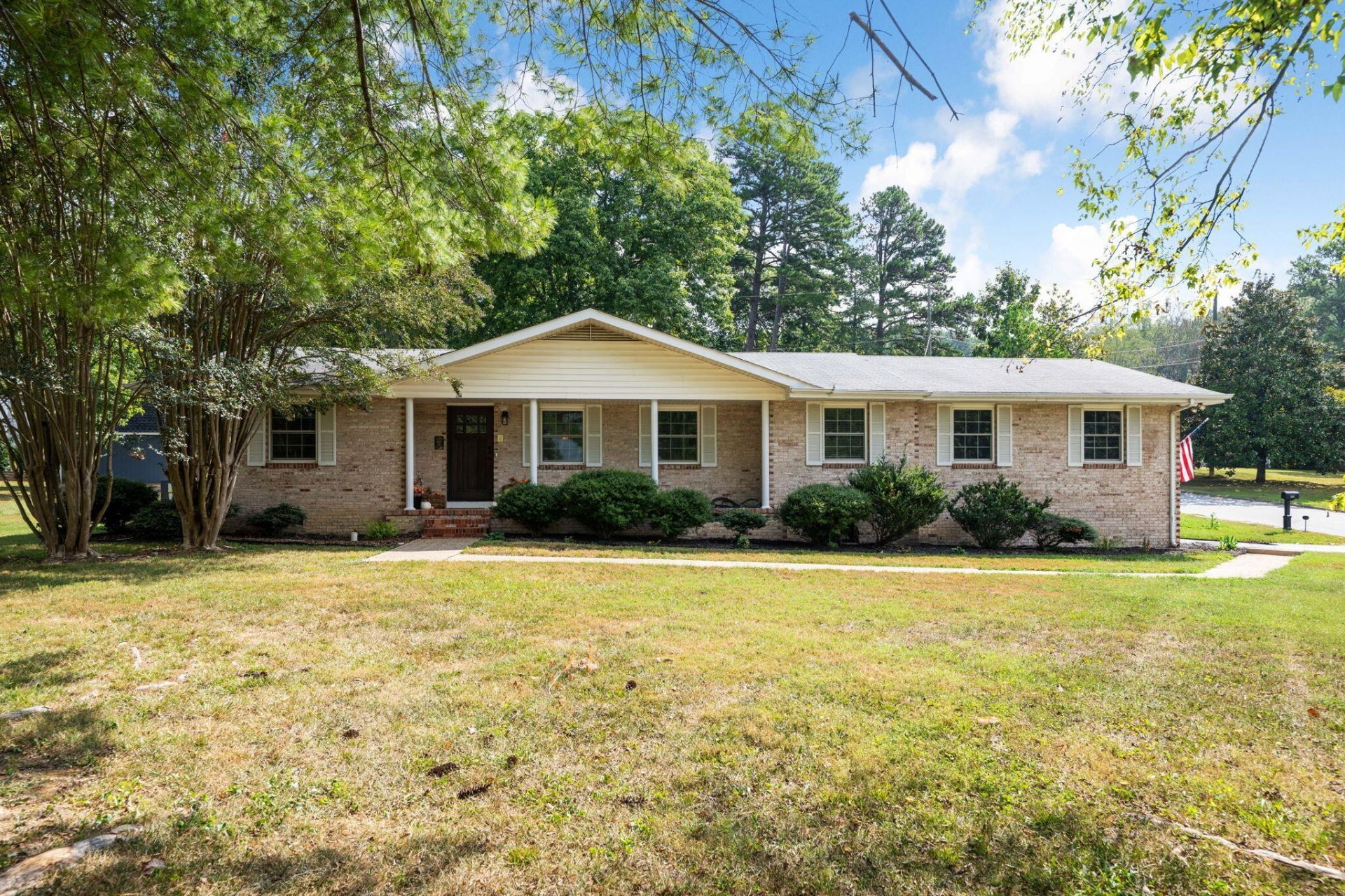 2130 Colonial Parkway Drive, Chattanooga, TN 37421 Main Photo