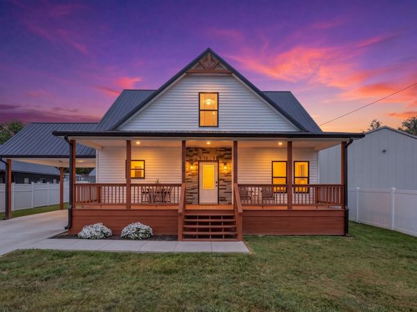 906 Davidson St, Tullahoma, TN 37388