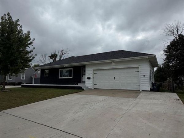 1133 35th St NE, Cedar Rapids, IA 52402
