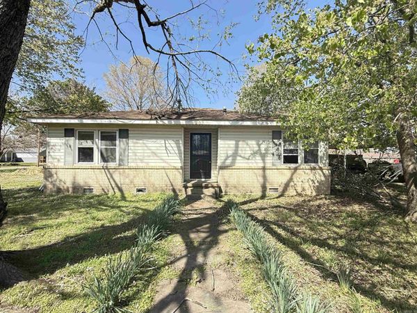 200 Grace Street , Tuckerman, AR 72473