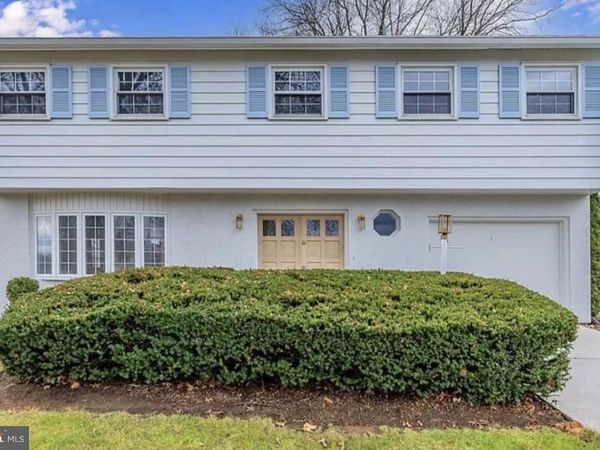7 CENTER DRIVE , CAMP HILL, PA 17011