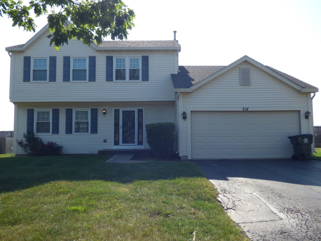 214 Magnolia Drive, North Aurora, IL 60542 Main Photo