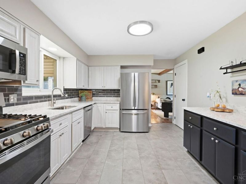 979 Hilliard Drive, Delhi Township, OH 45238 Photo 8