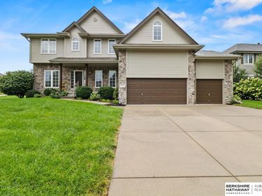 15905 Newport Avenue, Omaha, NE 68116
