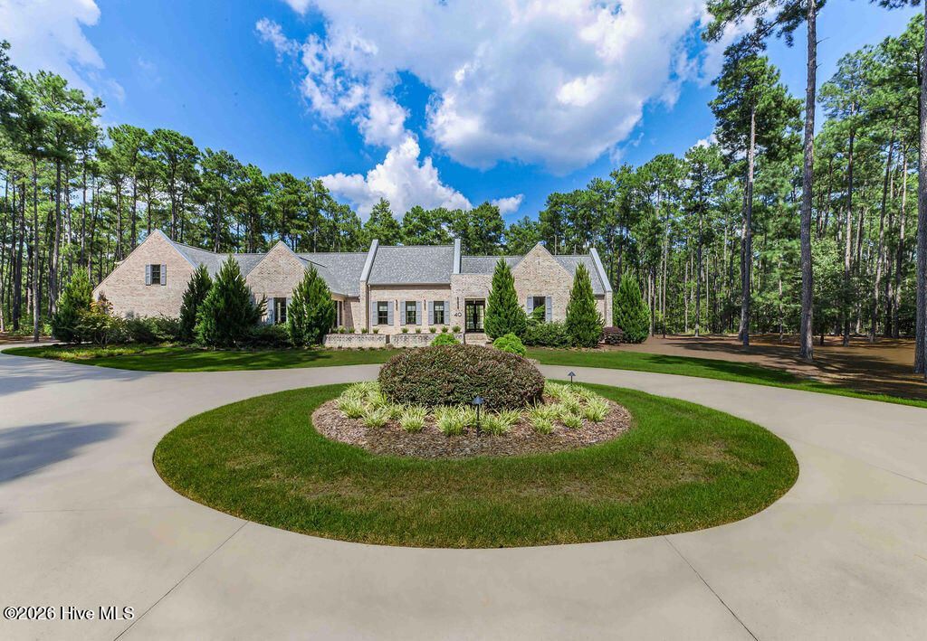 40 Cherry Hill Drive, Pinehurst, NC 28374 Main Photo