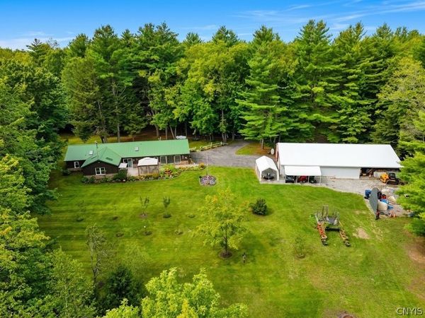 1120 County Route 17 , Bernhards Bay, NY 13028
