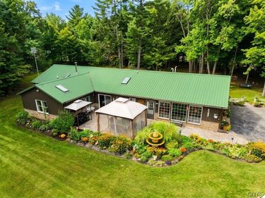 1120 County Route 17, Bernhards Bay, NY 13028