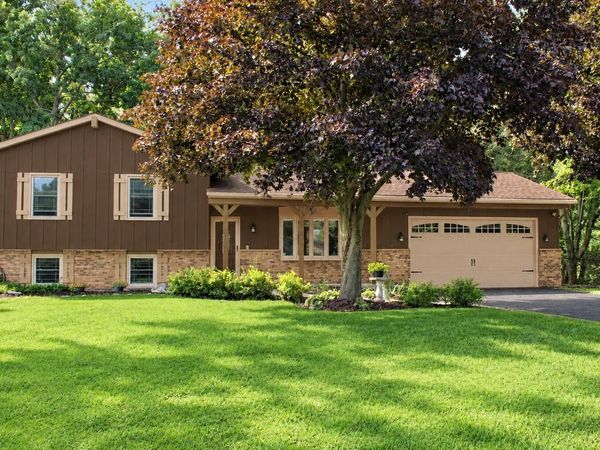 6905 Colt CIRCLE, West Bend, WI 53090