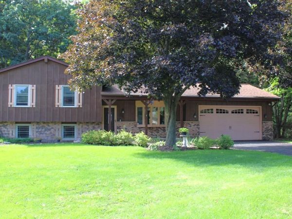 6905 Colt CIRCLE, West Bend, WI 53090