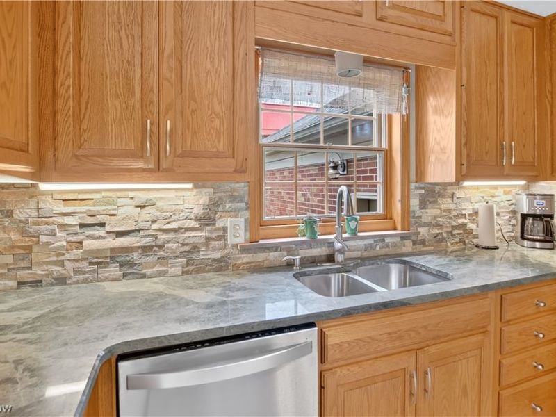 916 Milan Avenue, Amherst, OH 44001 Photo 10