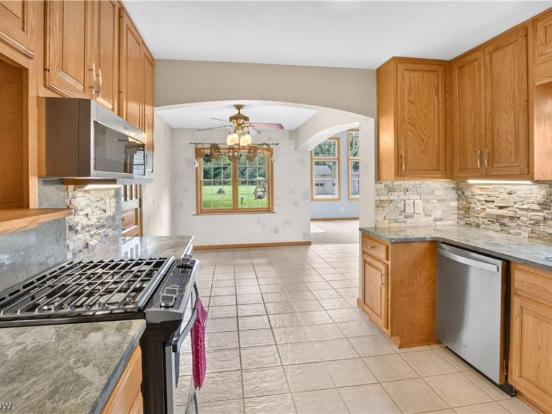 916 Milan Avenue, Amherst, OH 44001 Photo 11