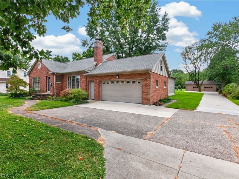 916 Milan Avenue, Amherst, OH 44001 Photo 2