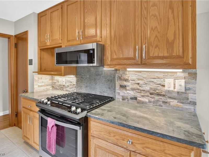 916 Milan Avenue, Amherst, OH 44001 Photo 9