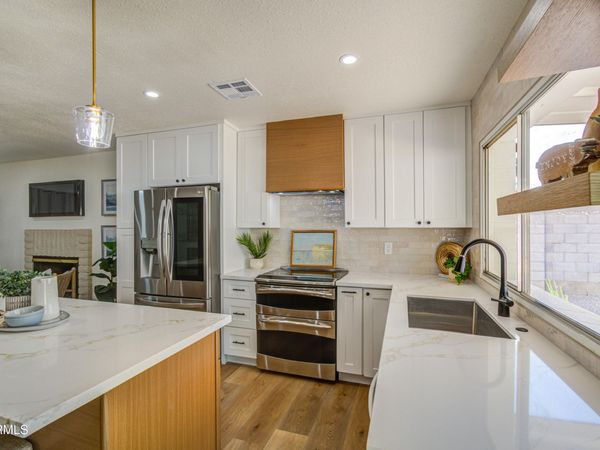 2520 E DAHLIA Drive, Phoenix, AZ 85032