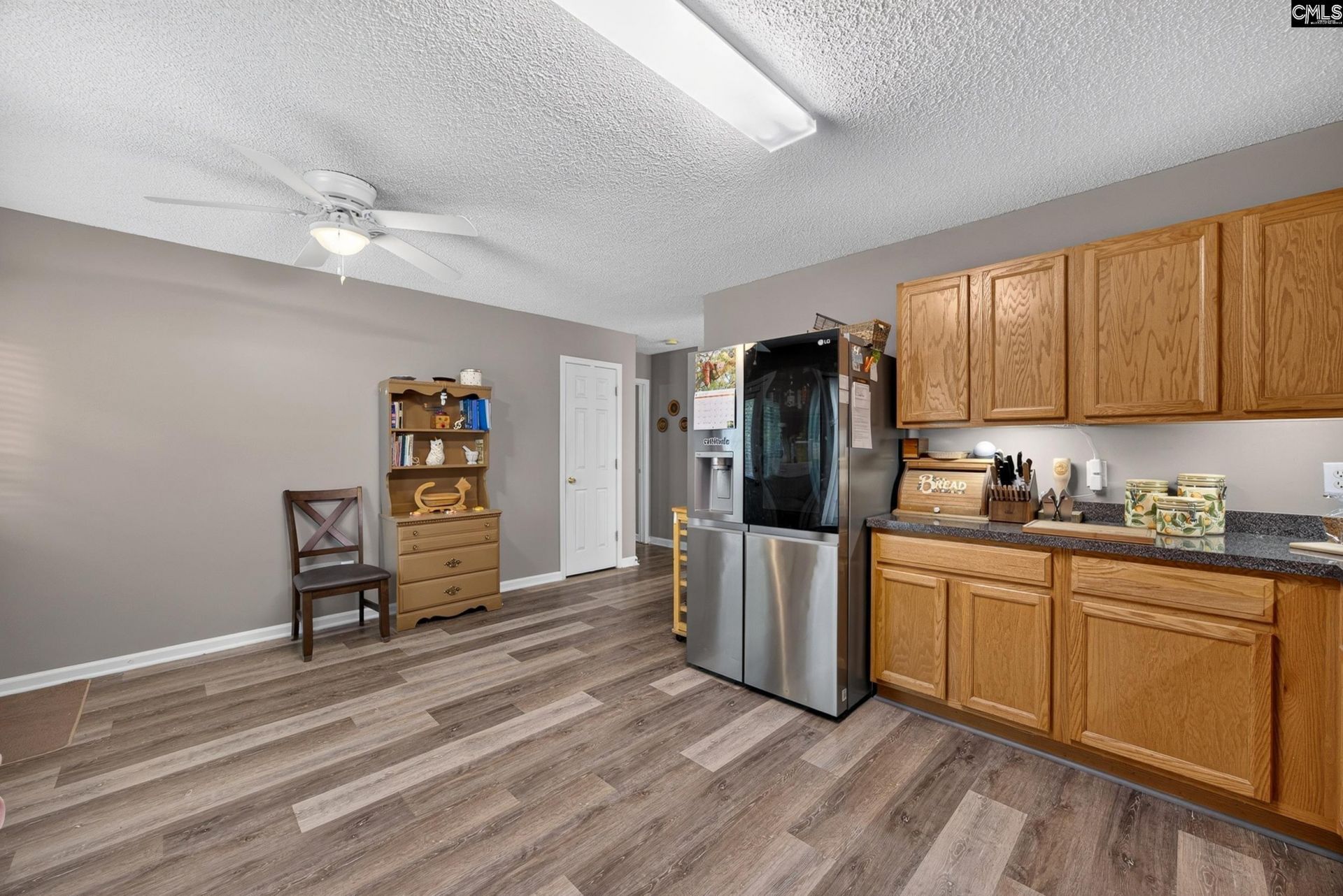 220 Summer Park Road  Photo 7
