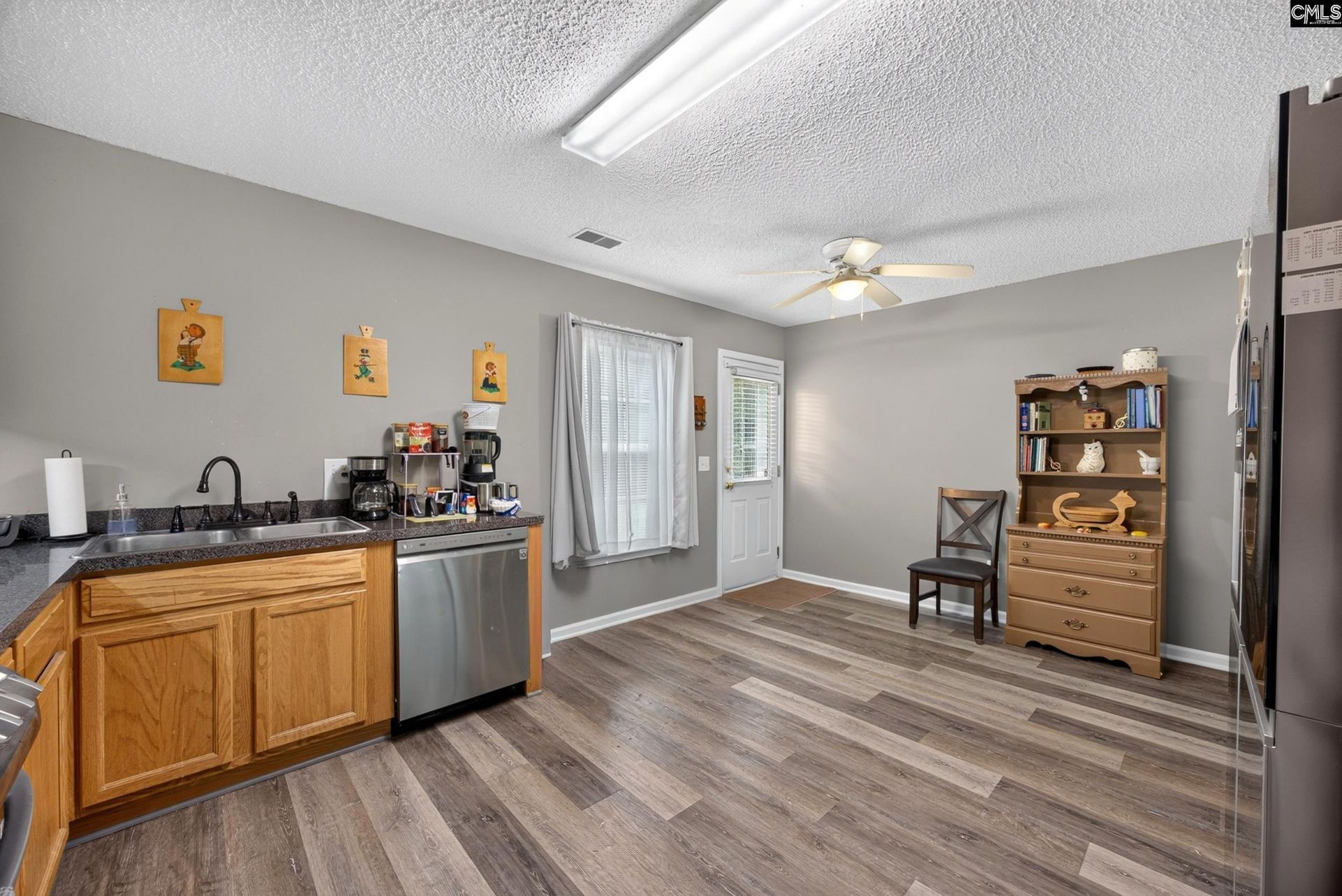 220 Summer Park Road  Photo 8