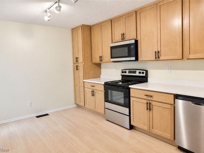 8035 Steven David Drive, Strongsville, OH 44149 Photo 19