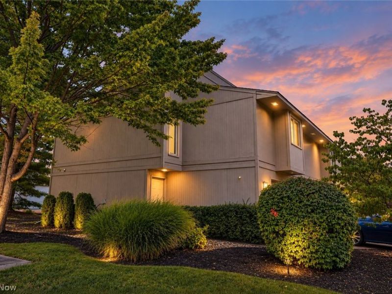 8035 Steven David Drive, Strongsville, OH 44149 Photo 2