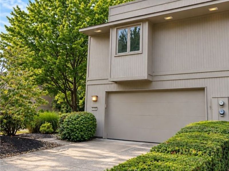 8035 Steven David Drive, Strongsville, OH 44149 Photo 3