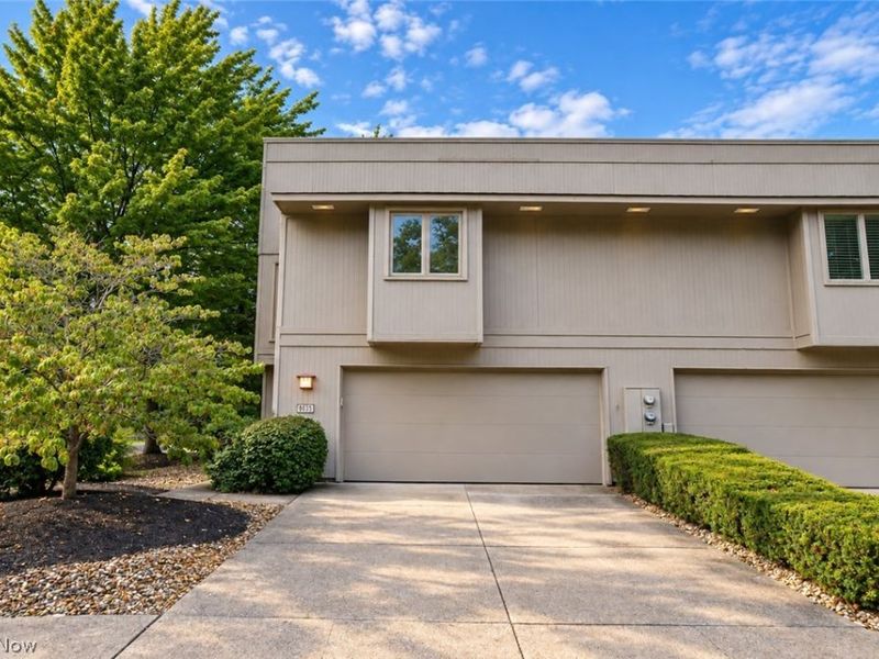 8035 Steven David Drive, Strongsville, OH 44149 Photo 4