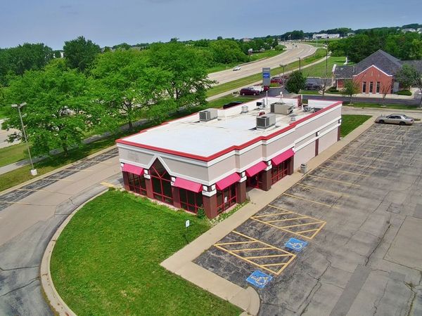 6802 Rock Valley Pkwy, Loves Park, IL 61111