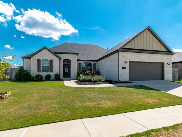 2925 E Bitterroot Street , Fayetteville, AR 72701