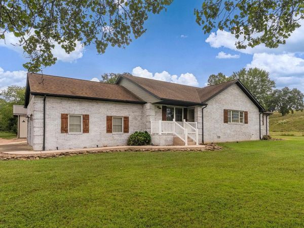 1122 S WOLF CREEK Road, Carbondale, IL 62902