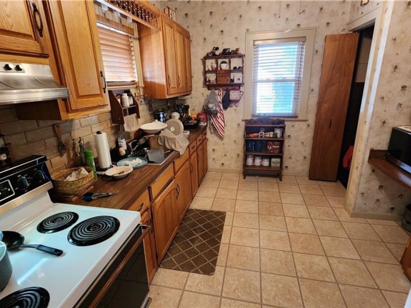 7925 Garfield Boulevard, Garfield Heights, OH 44125 Photo 10