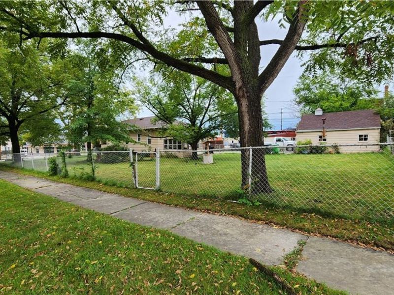 7925 Garfield Boulevard, Garfield Heights, OH 44125 Photo 2