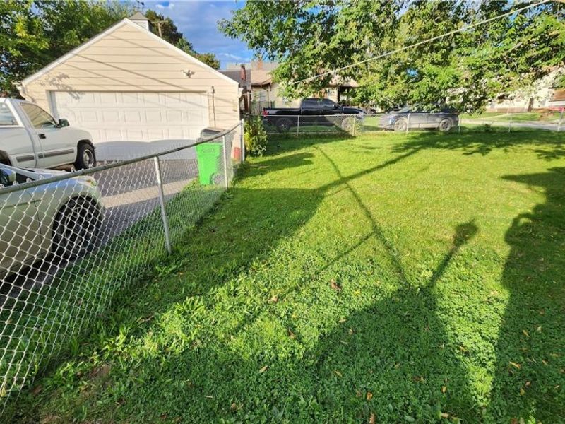 7925 Garfield Boulevard, Garfield Heights, OH 44125 Photo 9