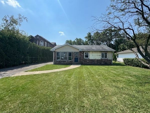 8229 W Summerdale Avenue , Chicago, IL 60656