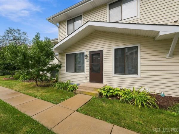 2s759 Winchester Circle , Unit 2, Warrenville, IL 60555