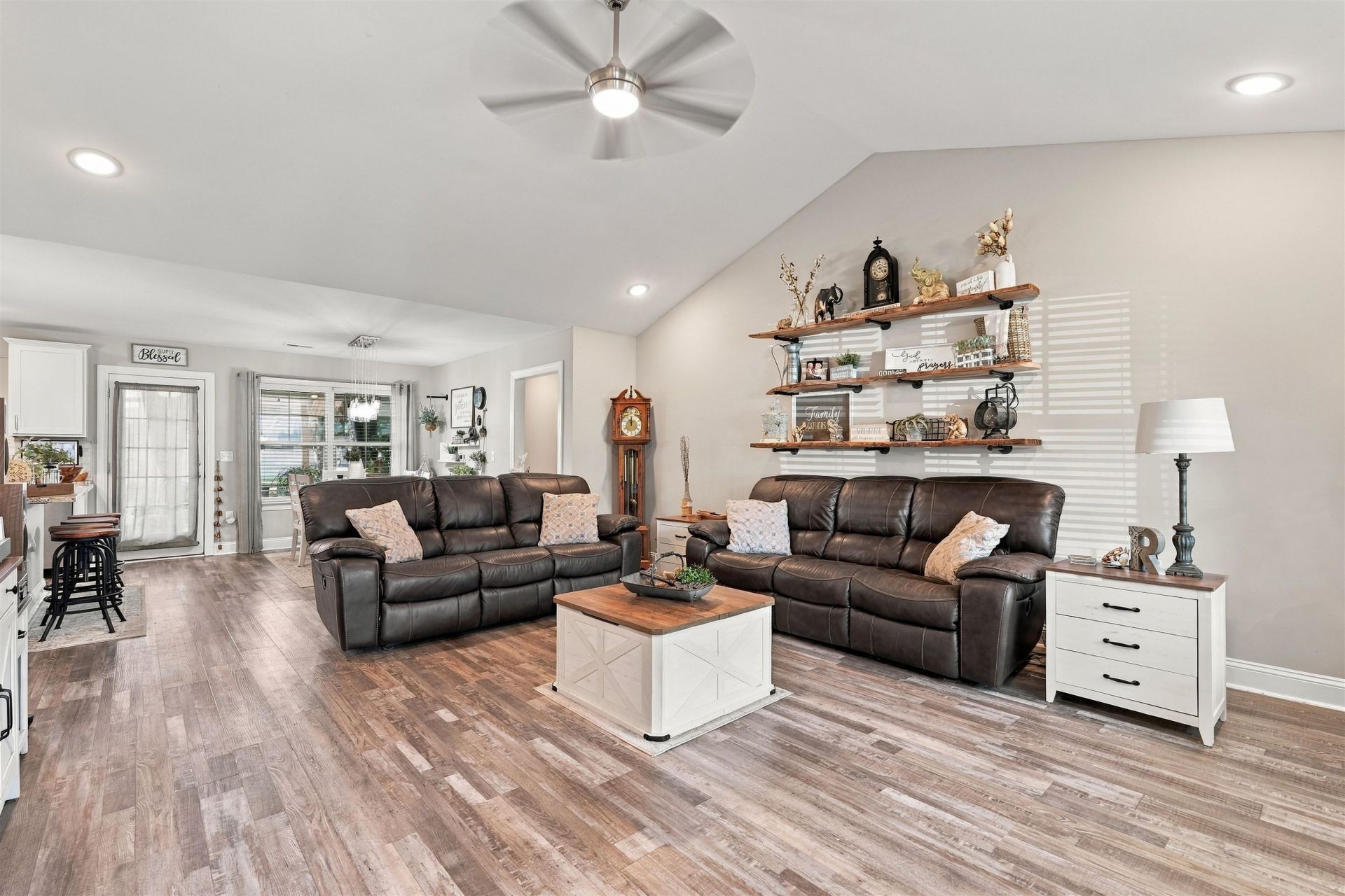 221 Penn Circle Photo 8