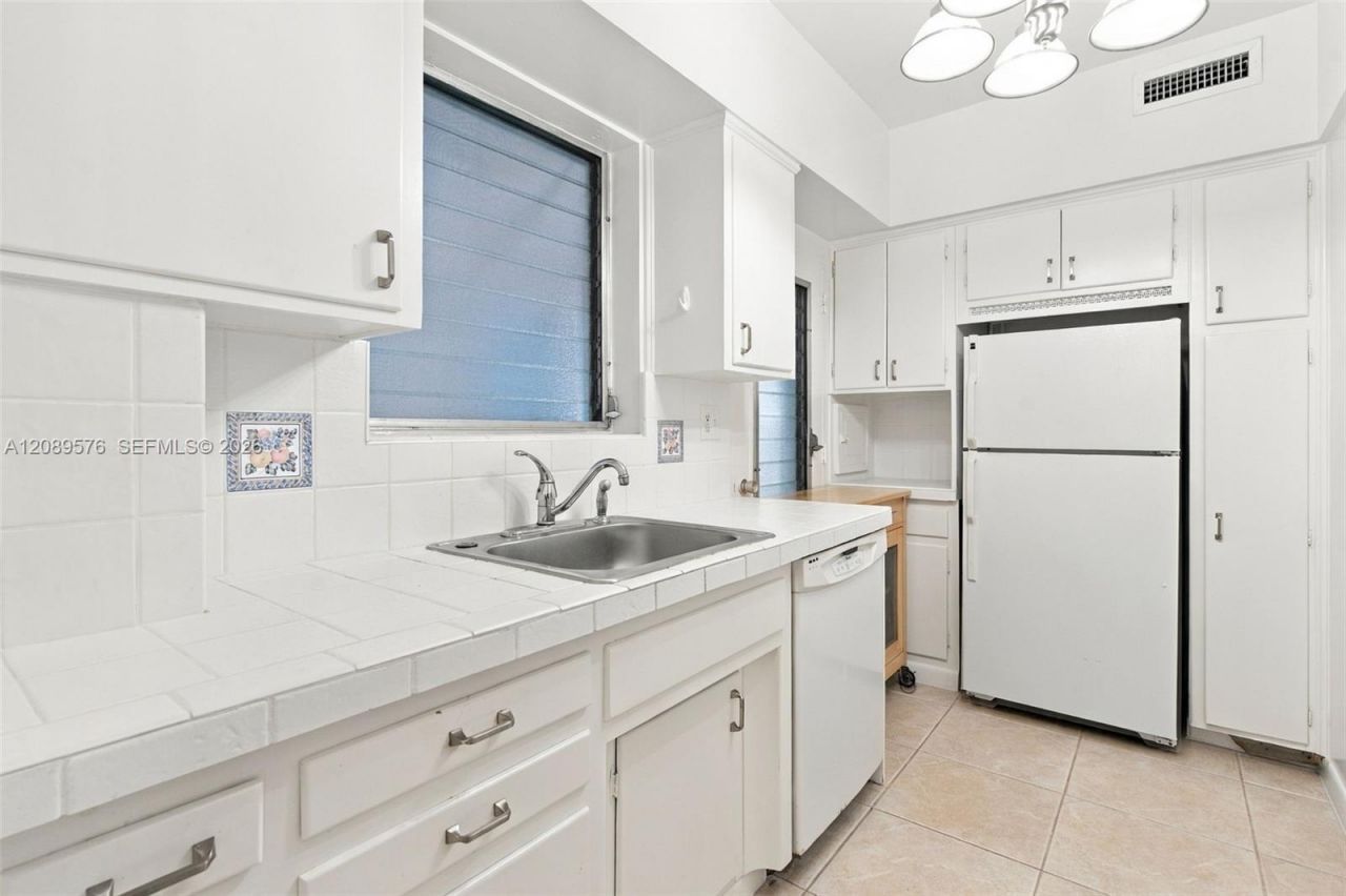 9101 E Bay Harbor Dr , Unit 201, Bay Harbor Islands, FL 33154 Photo