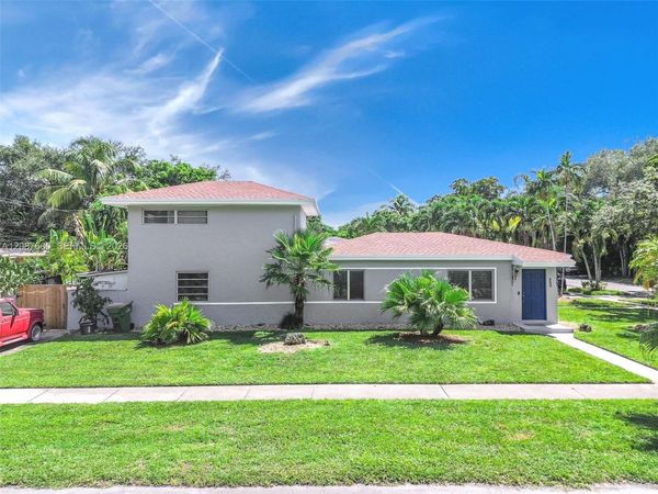 800 NE 144th St , North Miami, FL 33161