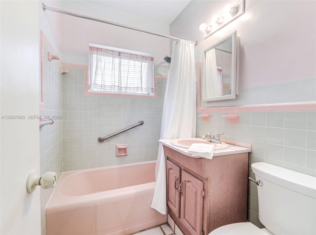 800 NE 144th St, North Miami, FL 33161 Photo
