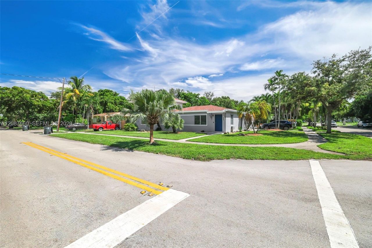 800 NE 144th St, North Miami, FL 33161 Photo