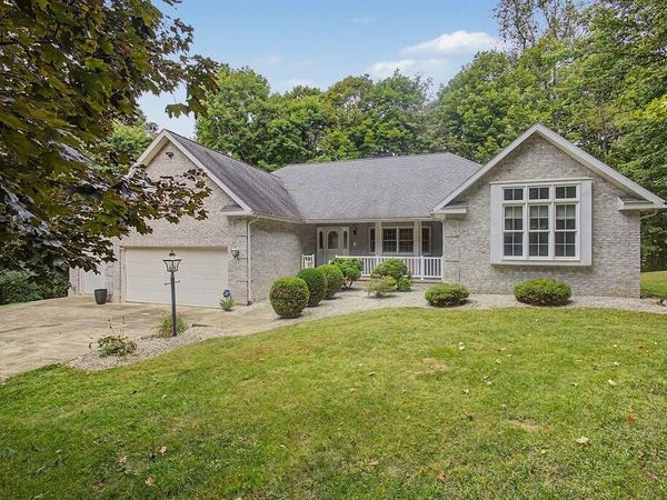 3381 Apple Valley Drive , Howard, OH 43028